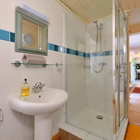 Finest Retreats - The Barn * Penzance