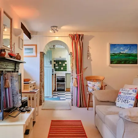 Finest Retreats - The Barn * Penzance
